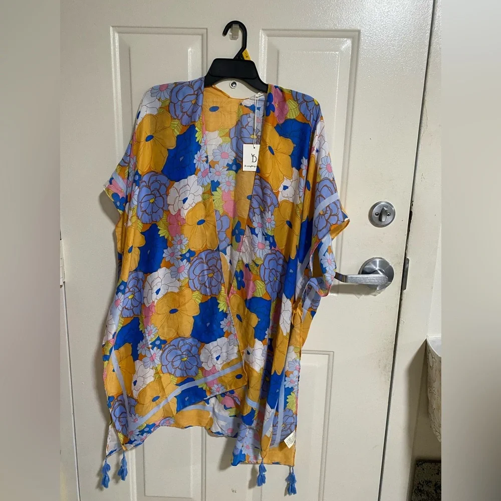 ⭐️New DO EVERYTHING IN LOVE
Floral Print Kimono - Picture 8 of 15